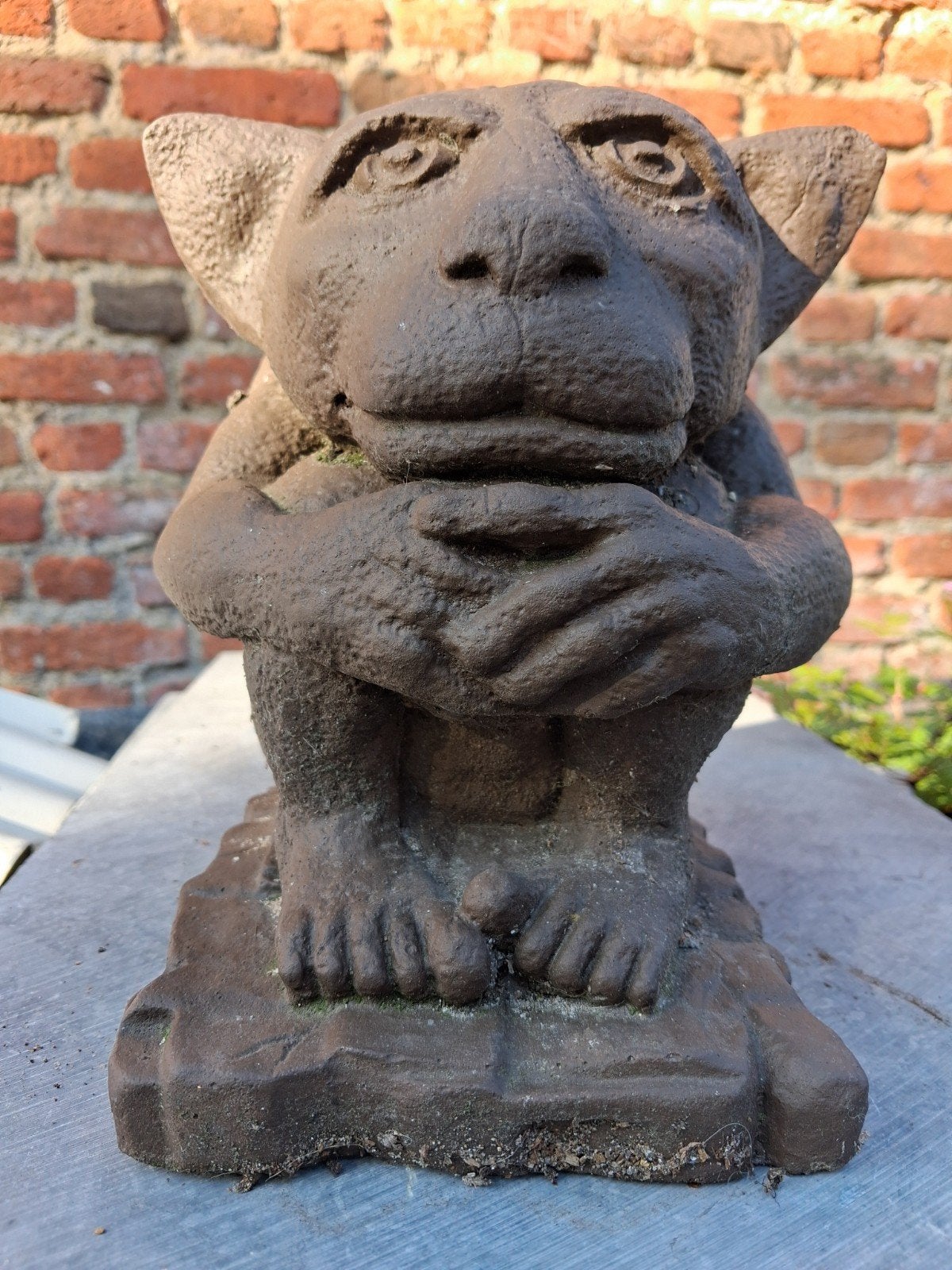 Gargoyle, Tuin en Terras, Ophalen