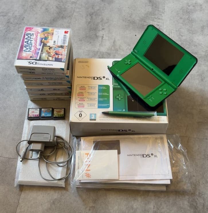Nintendo DSi XL groen – complete set + 10 games, Consoles de jeu & Jeux vidéo, Dsi, Comme neuf, Avec jeux, Vert