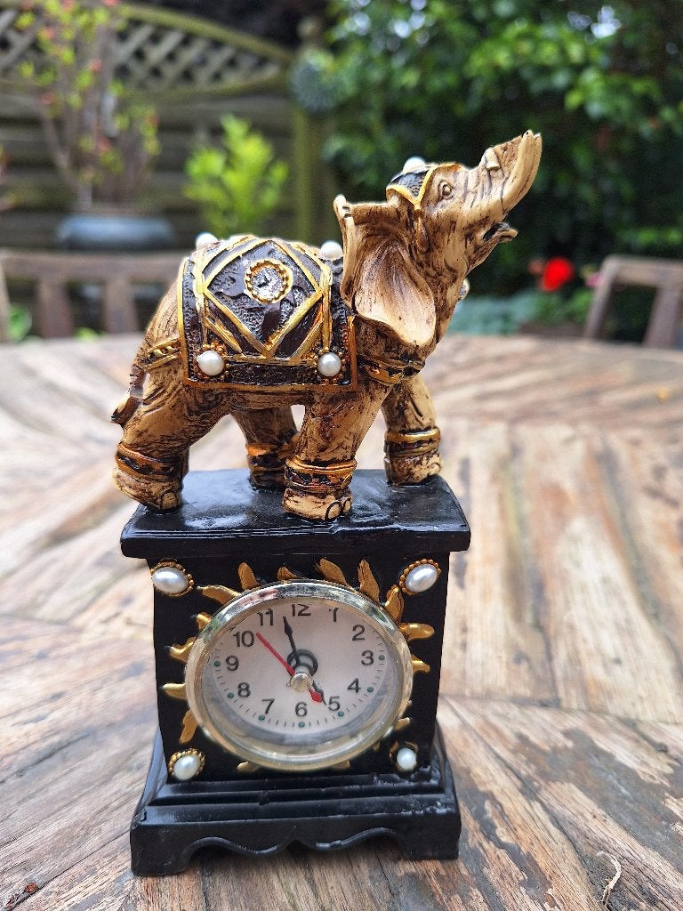 Horloge thaïlandaise, Maison & Meubles, Multicolore, Enlèvement, Horloge de table, Fonctionne sur piles