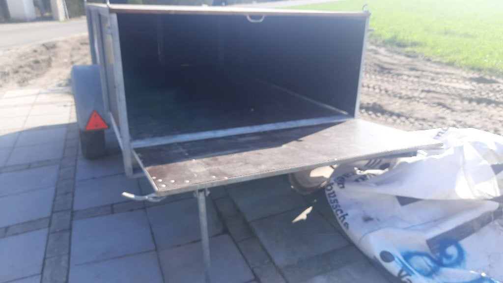 GROTE AANHANGWAGEN, Enlèvement