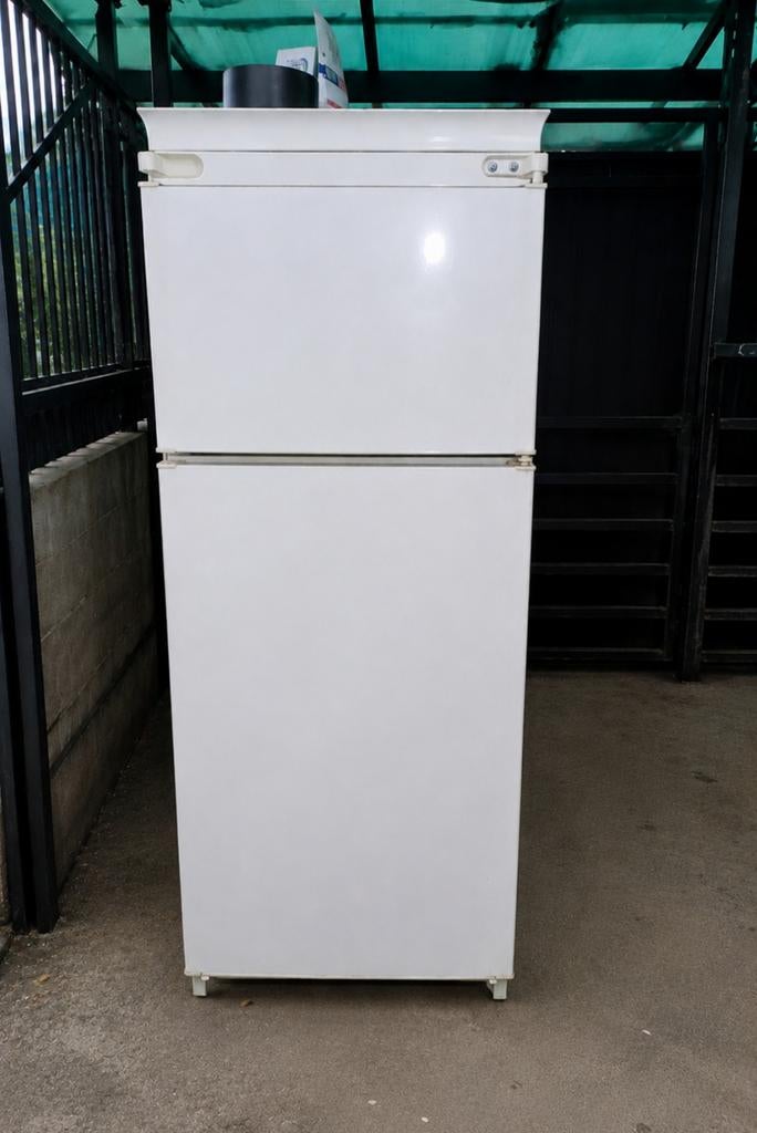 Frigo blanc a vendre, Electroménager, Enlèvement, Utilisé, Avec compartiment congélateur