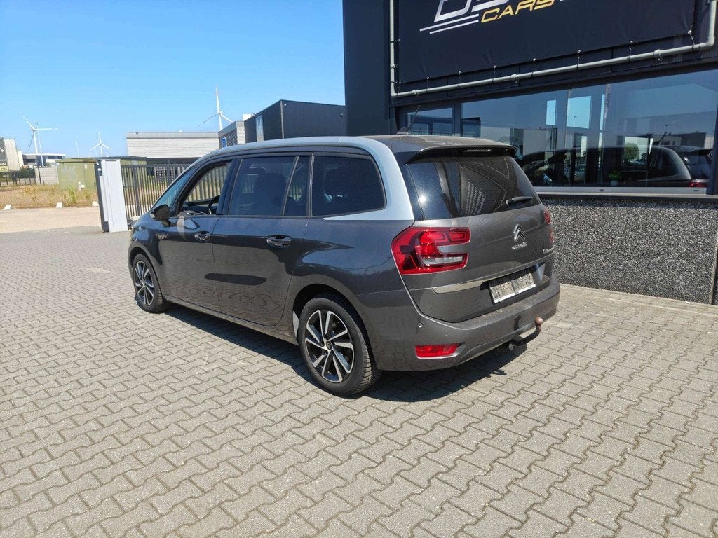 Citroën 1.2 Shine 7-zit/Keyless/DodeHoek/Apple/Trekhaak/CA, Auto's, Citroën, Voorwielaandrijving, 1199 cc, https://public.car-pass.be/vhr/bfdf75a4-9609-4d4b-a381-7d59eb5c7fdf