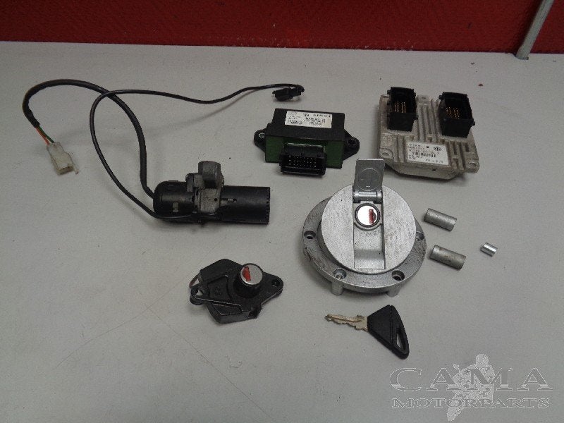 ENSEMBLE DE VERROU ET CYLINDRE DE PORTES Aprilia, Dhr. S. di Majo, Utilisé, Info@cama-motorparts.nl, P.J. Troelstraweg 8 8
3144 CX  MAASSLUIS, NL