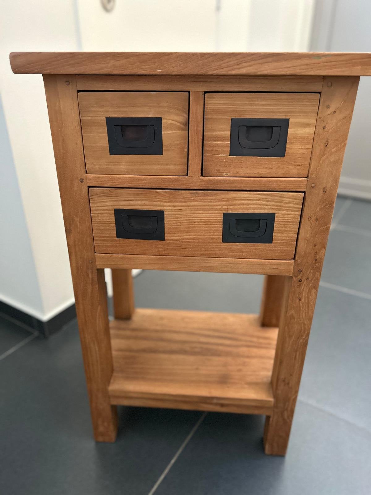 Kleine klassieke kast uit teakhout nieuwstaat, Ophalen, 100 tot 150 cm, Teakhout, 50 tot 100 cm