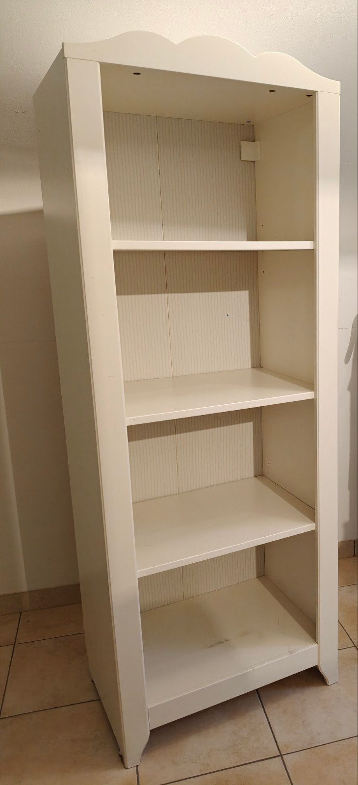 Kast Ikea Hensvik, Enlèvement