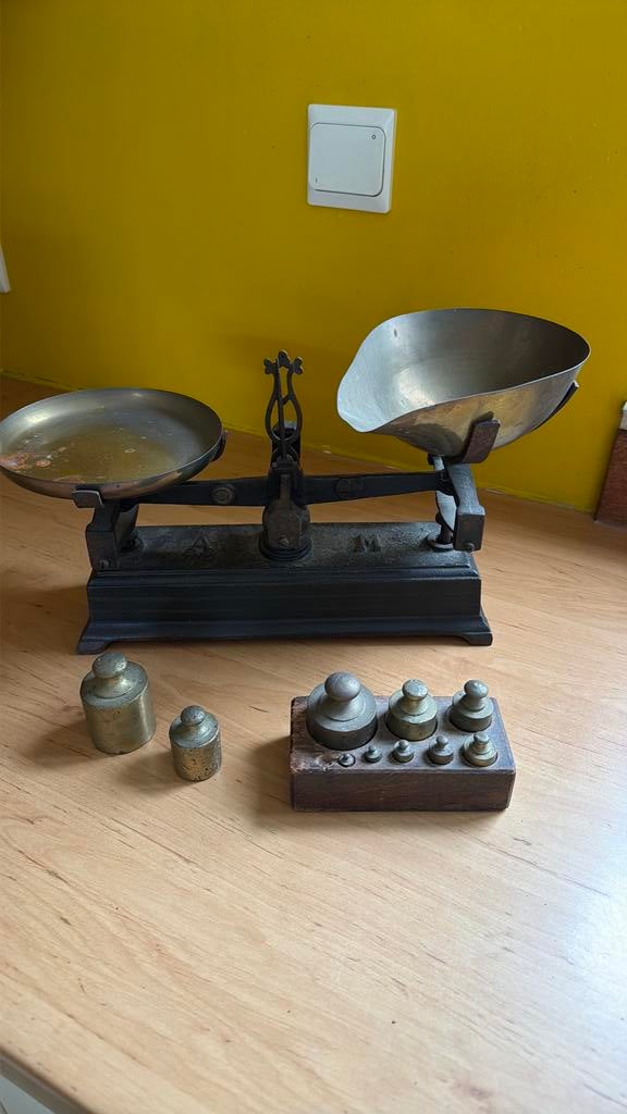 balance Roberval ancienne, en fonte et laiton plateaux., Electroménager, Enlèvement, Utilisé