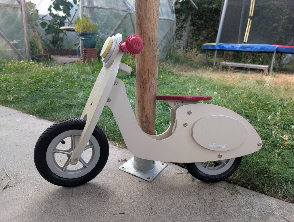Janod Vespa houten loopfiets, Kinderen en Baby's, Ophalen, Gebruikt, Loopfiets