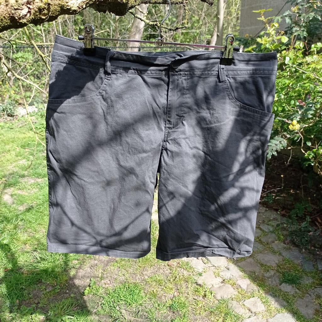 Korte broek, Gris, Enlèvement ou Envoi, Comme neuf, Decathlon