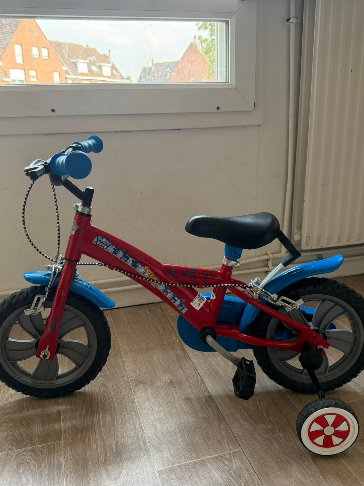 Vélo Pat’Patrouille avec petites roues stabilisatrices, Enlèvement, Comme neuf
