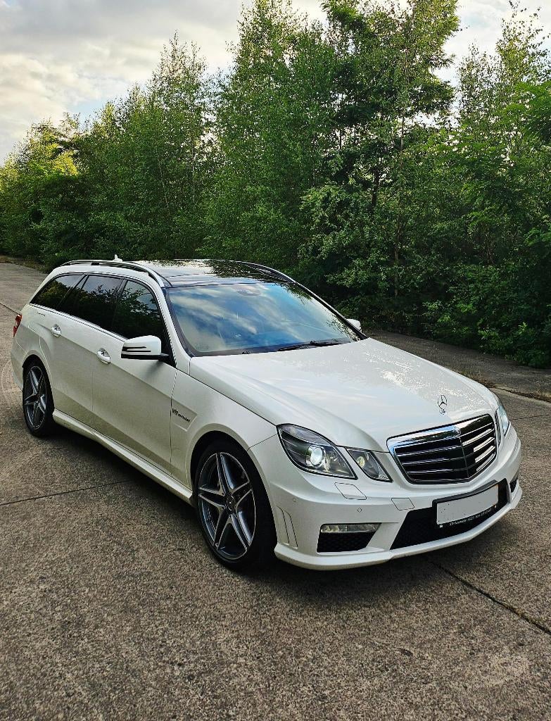 Mercedes E63 AMG met Performance Pack / lichte vracht, Auto's, Mercedes-Benz, Automaat, Euro 5, Achterwielaandrijving, Wit