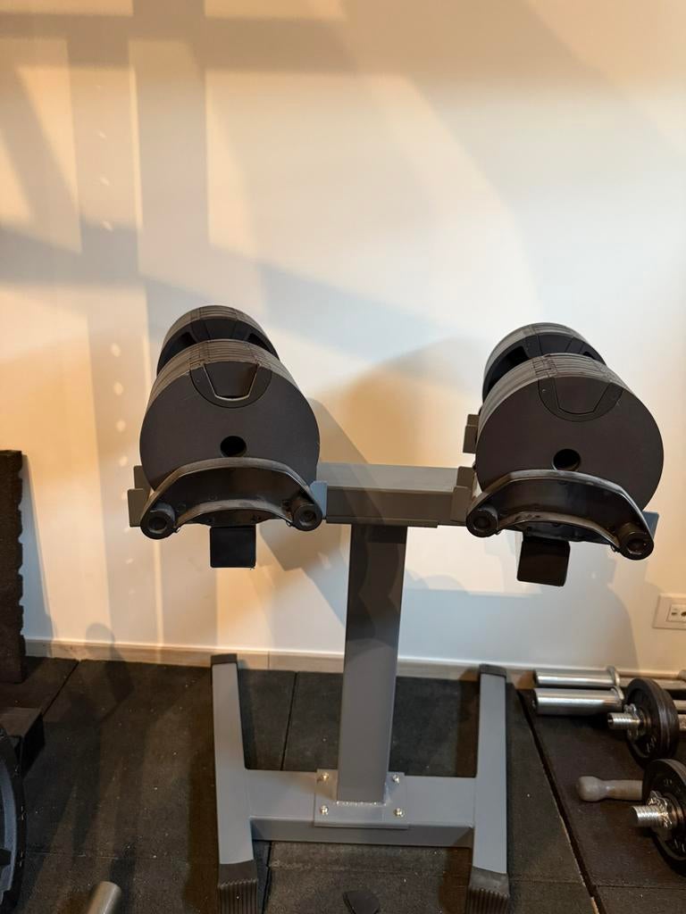 Verstelbare Dumbells + houder, Sports & Fitness, Équipement de fitness, Enlèvement, Comme neuf