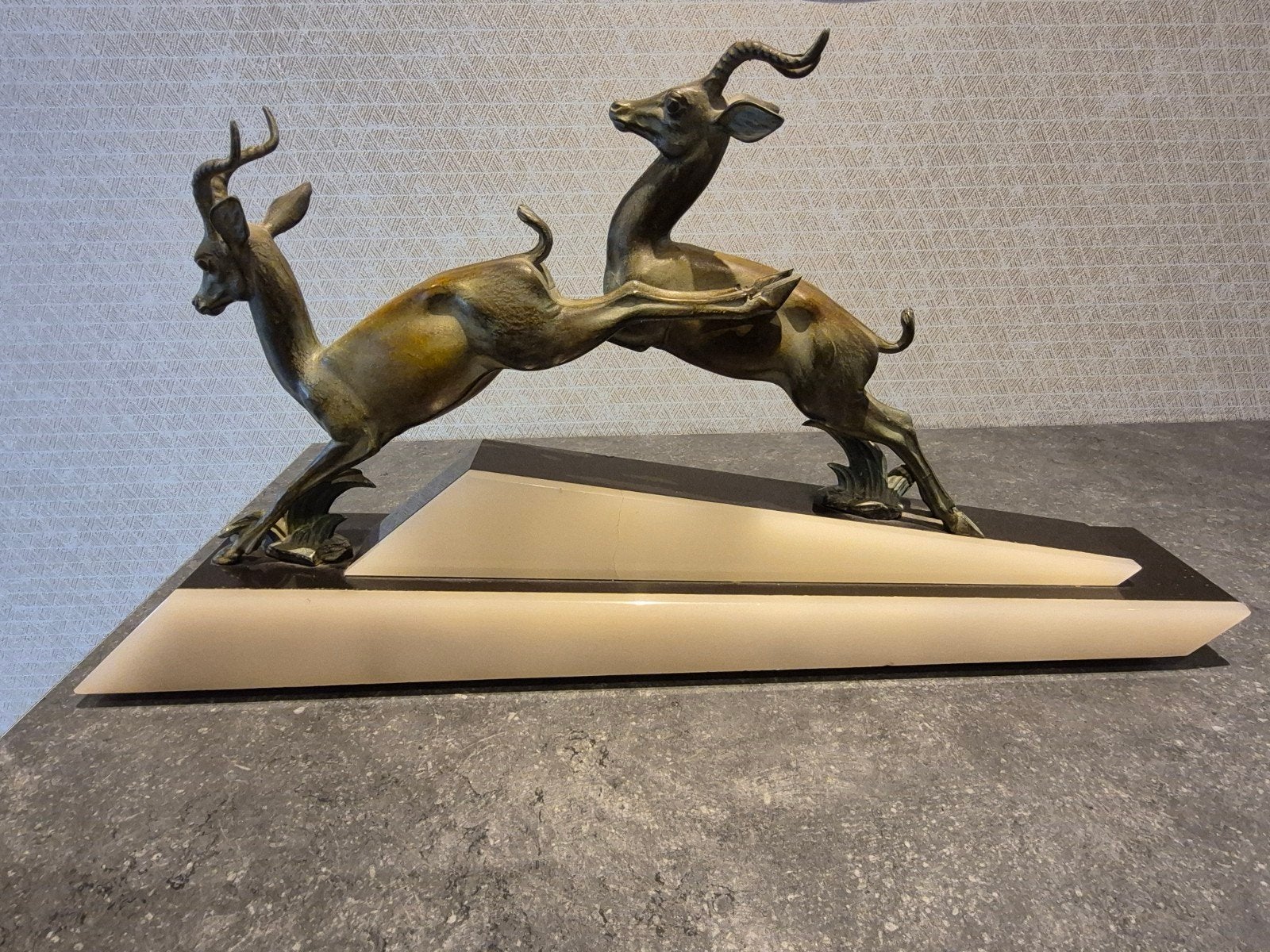 decoratief beeld met twee antilopen/gazellen., Antiek en Kunst, Ophalen