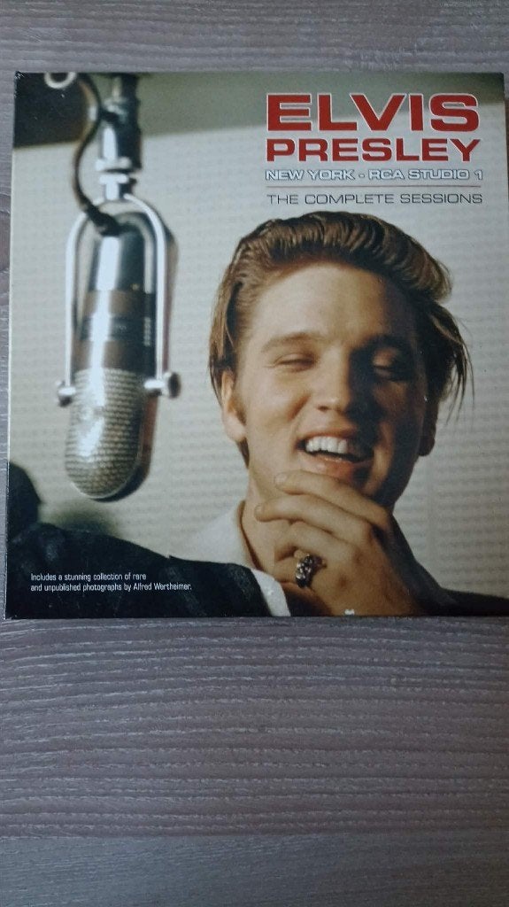Elvis cd + dvdbox, plus prachtig boek, New York - RCA studio, Boxset, Ophalen of Verzenden, Zo goed als nieuw, Bonusmateriaal