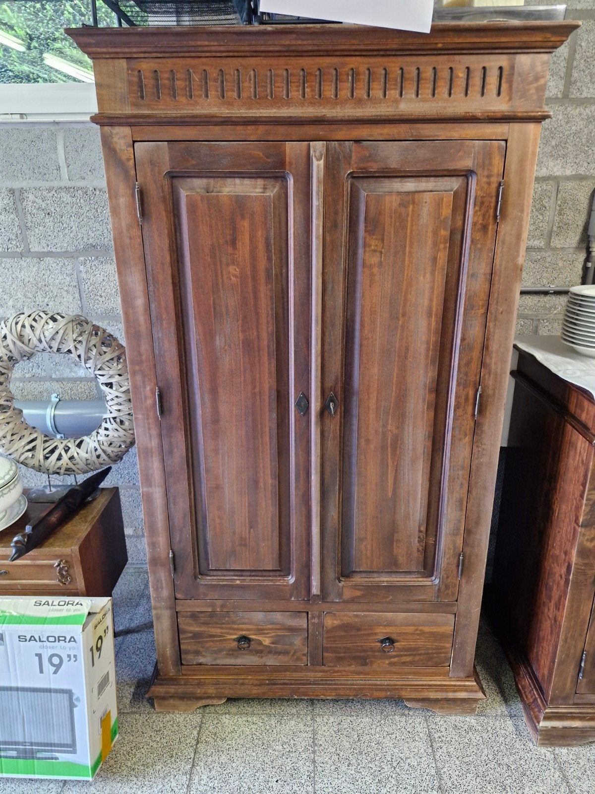Hoge houten kast in goede staat, Ophalen