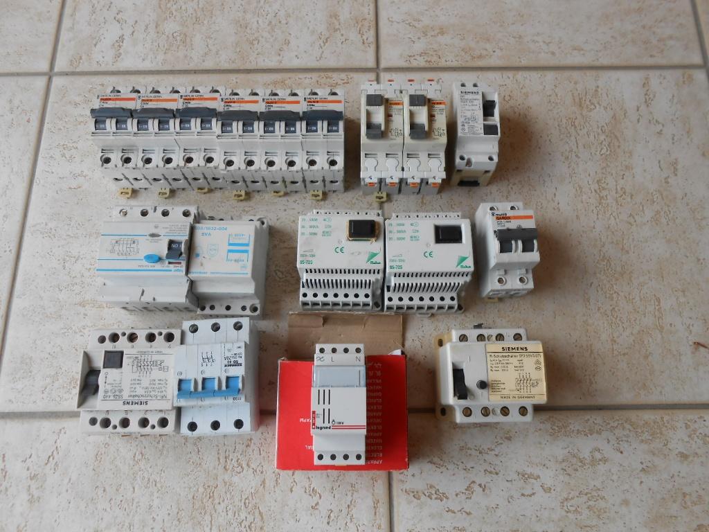 Lotje zekeringen allerhande., Doe-het-zelf en Bouw, Elektriciteit en Kabels, Ophalen, Gebruikt