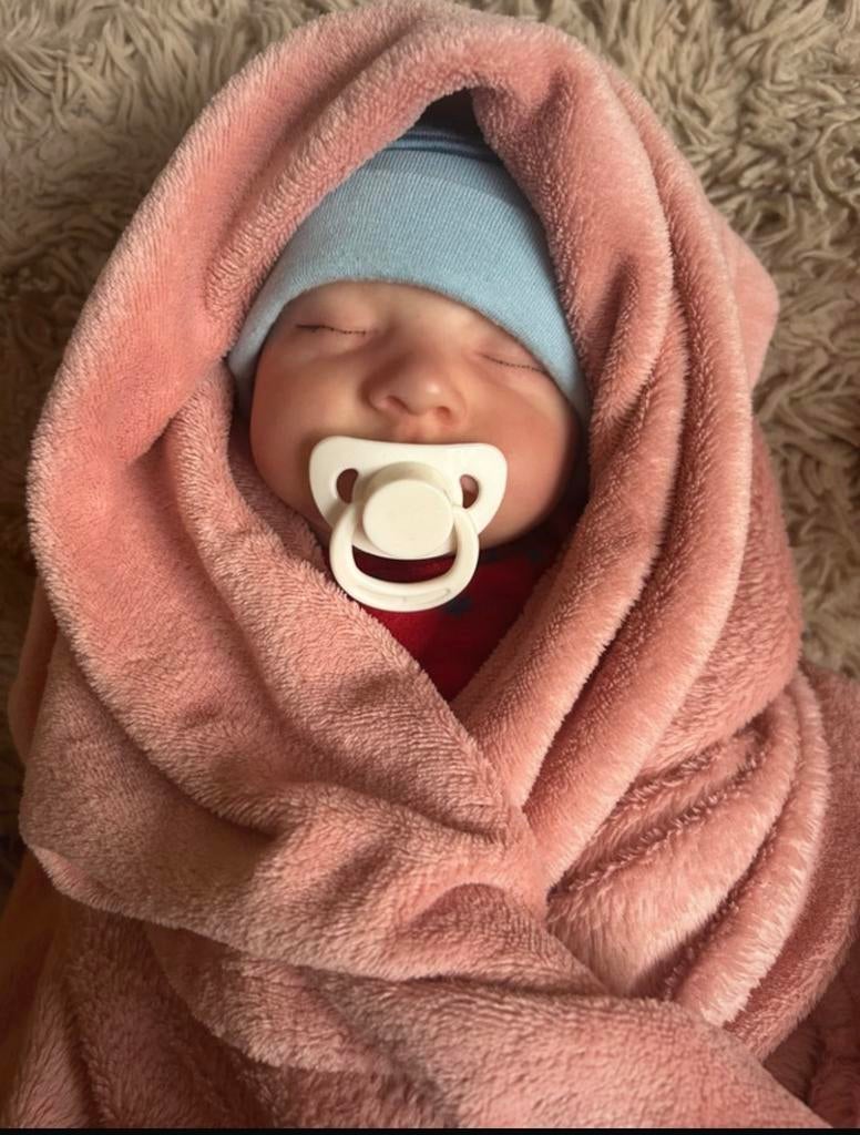 Reborn baby, Verzamelen, Poppen, Ophalen of Verzenden, Zo goed als nieuw, Kleertjes