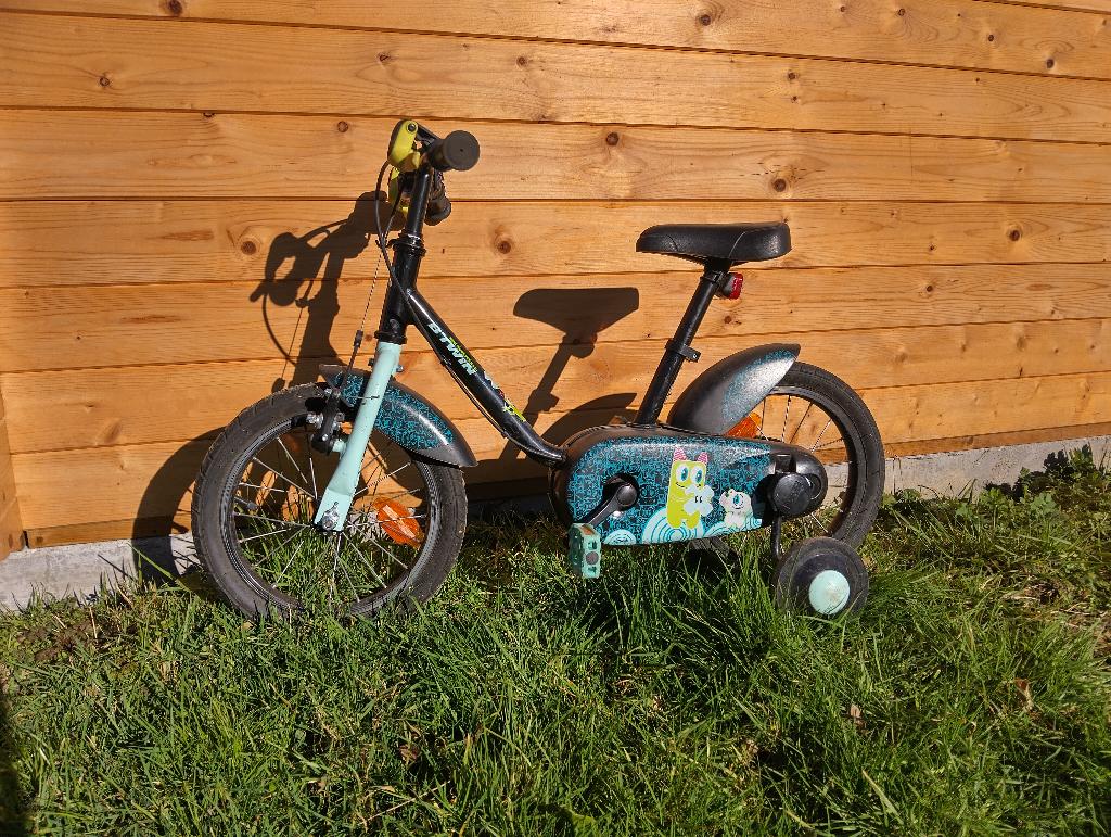 B'Twin Kids 14" 500 Mini Monsters kinderfiets, Fietsen en Brommers, Ophalen, Zijwieltjes, Gebruikt, Minder dan 16 inch