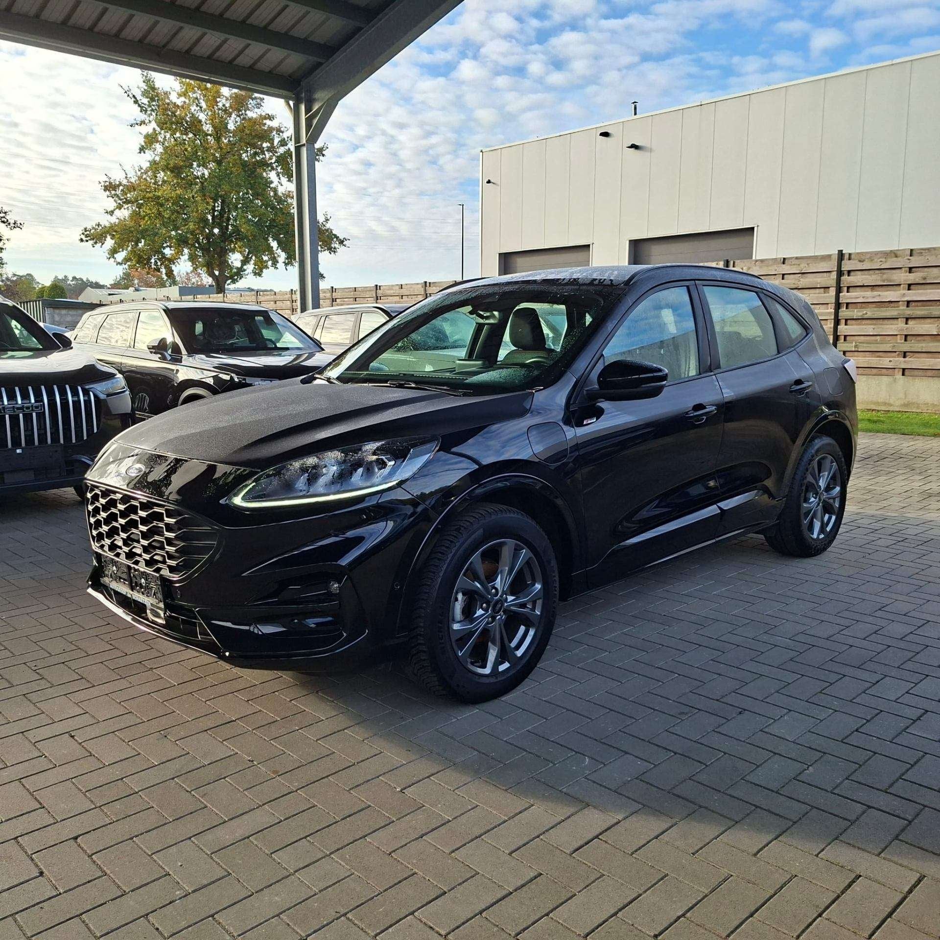 Ford Kuga St - Line PHEV / Winterpack / Head up Display, Auto's, Automaat, Stof, Gebruikt, Zwart