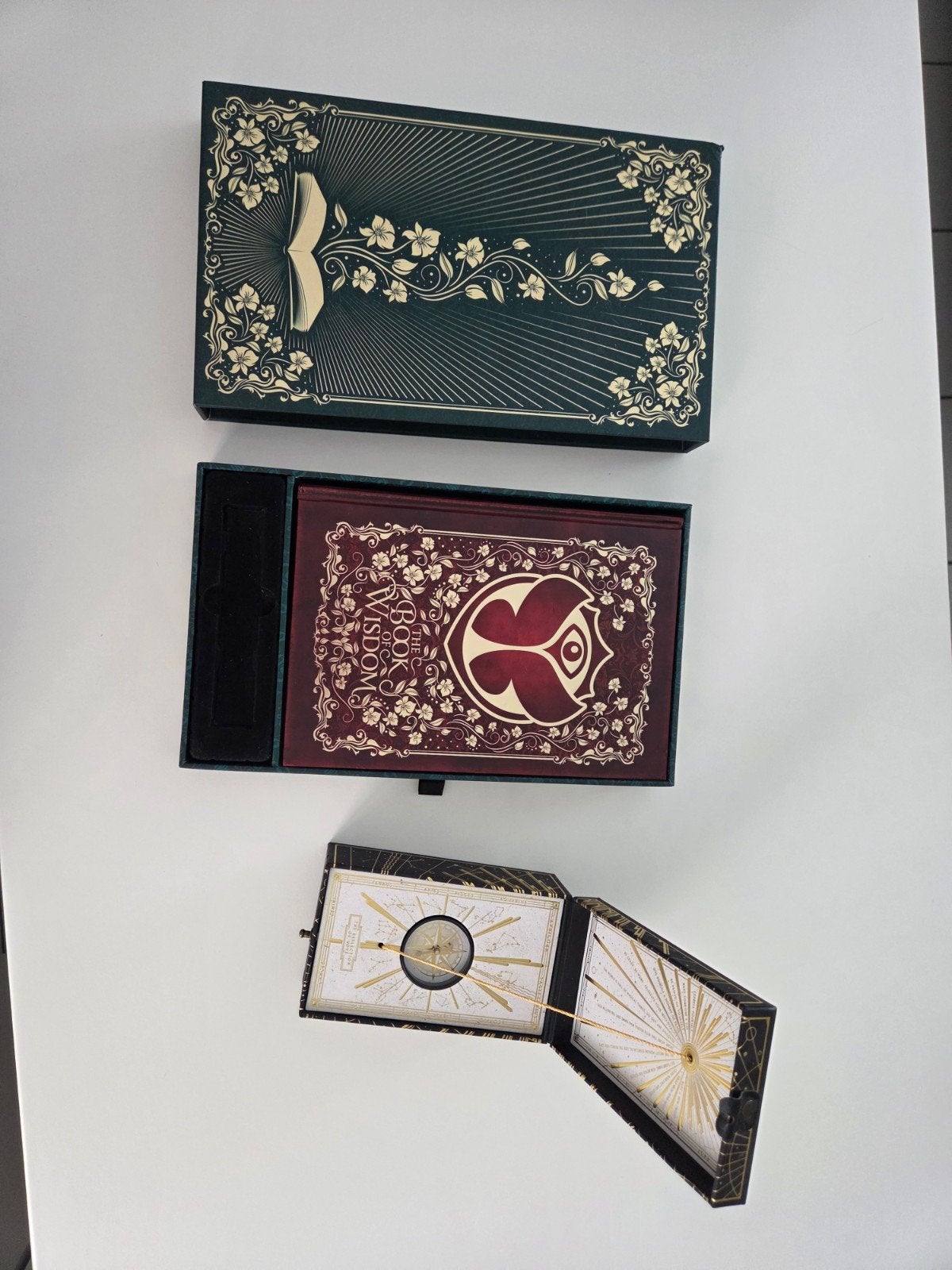 Livre et boussole Tomorrowland Book of Wisdom, Enlèvement ou Envoi