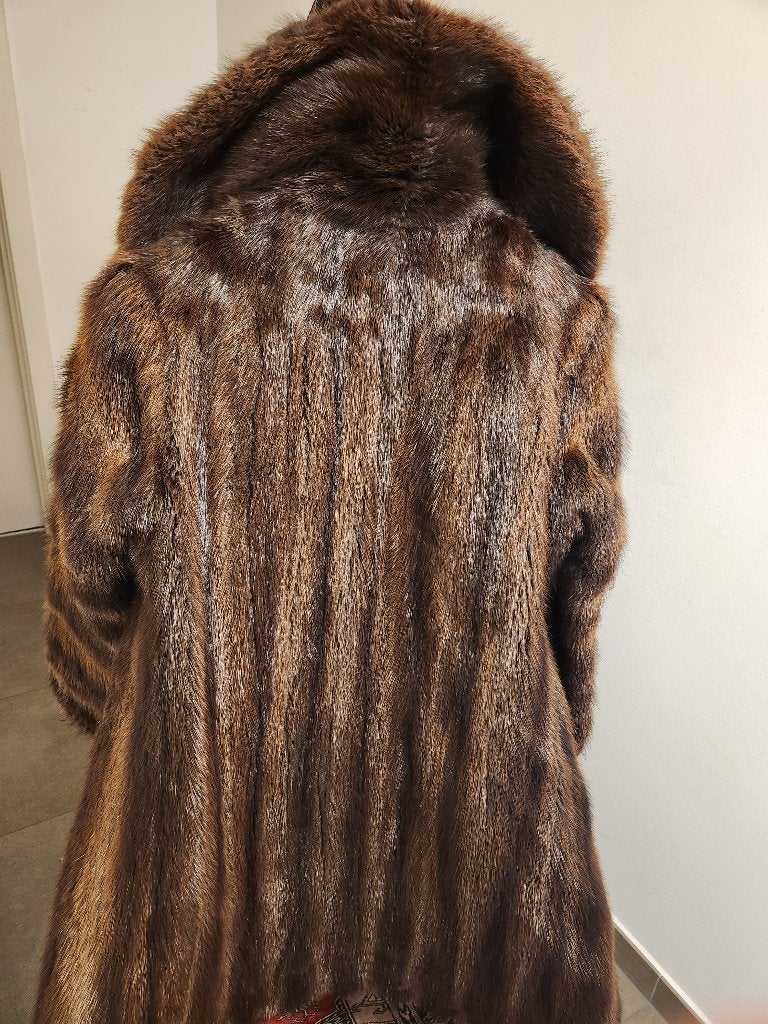 Warme, echte nerts (mink coat) pelsmantel, Enlèvement