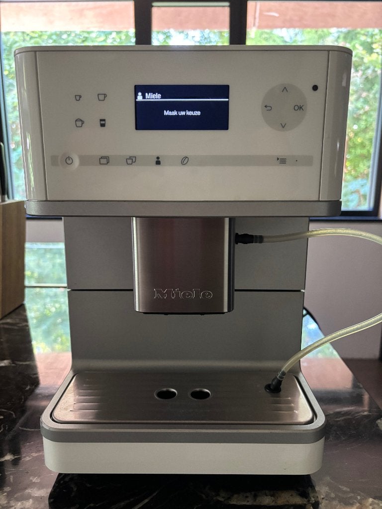 Miele CM61 koffiemachine, Ophalen, Afneembaar waterreservoir, 10 kopjes of meer, Koffiemachine