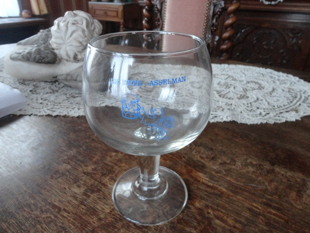 6 zware glazen op voet De Neys, Ophalen of Verzenden, Nieuw, Bierglas