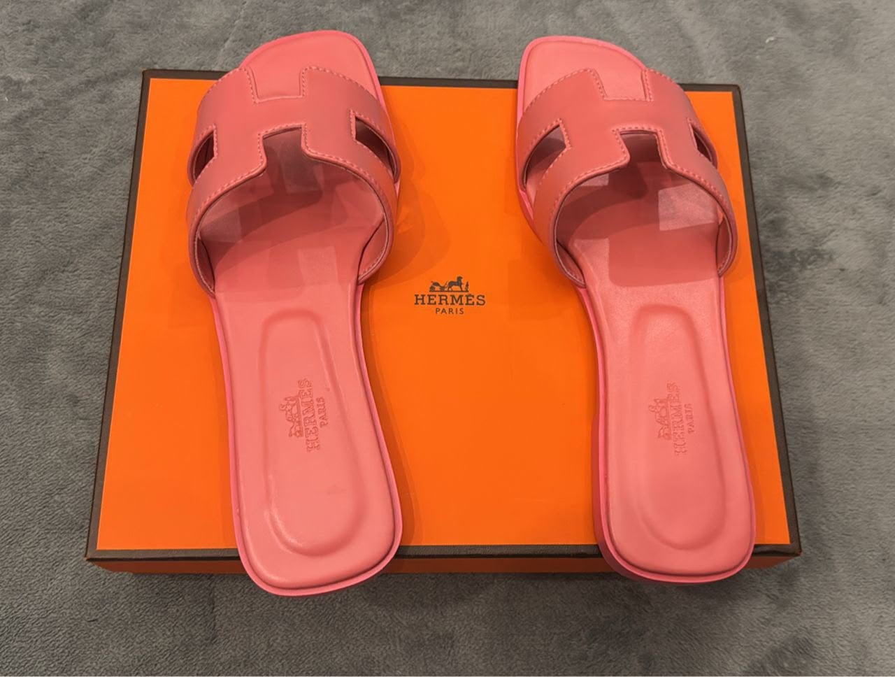 Sandales Hermès Oran, Neuf, Enlèvement ou Envoi, Rose, Sandales de bain