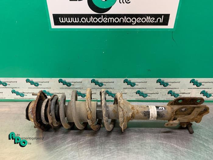 Schokdemperpoot links-voor van een Daihatsu Young RV (Young, Gebruikt, Daihatsu, -, -