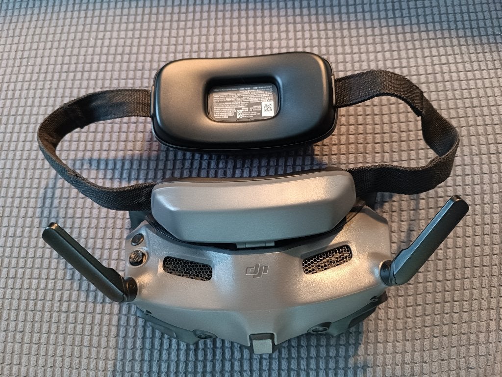 DJI-bril 3, 30 tot 45 minuten, 5 tot 10 kilometer, Zo goed als nieuw, DJI