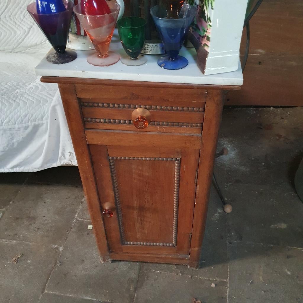 Antieke nachttafel, Antiek en Kunst, Antiek | Meubels | Kasten, Ophalen
