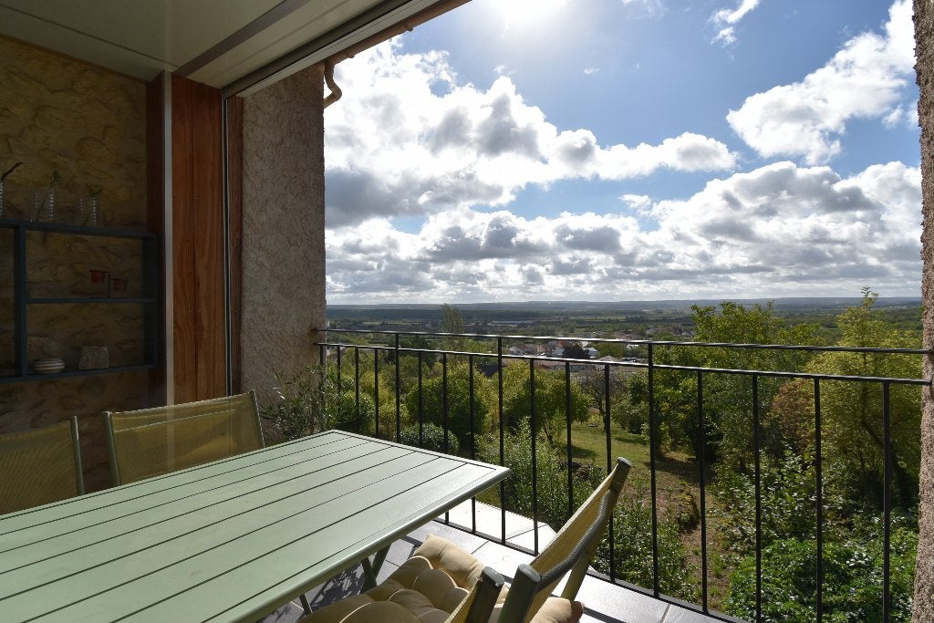 Maison 5 pièce(s) 3 chambre(s) 218 m², Village, 218 m², 3 pièces, France