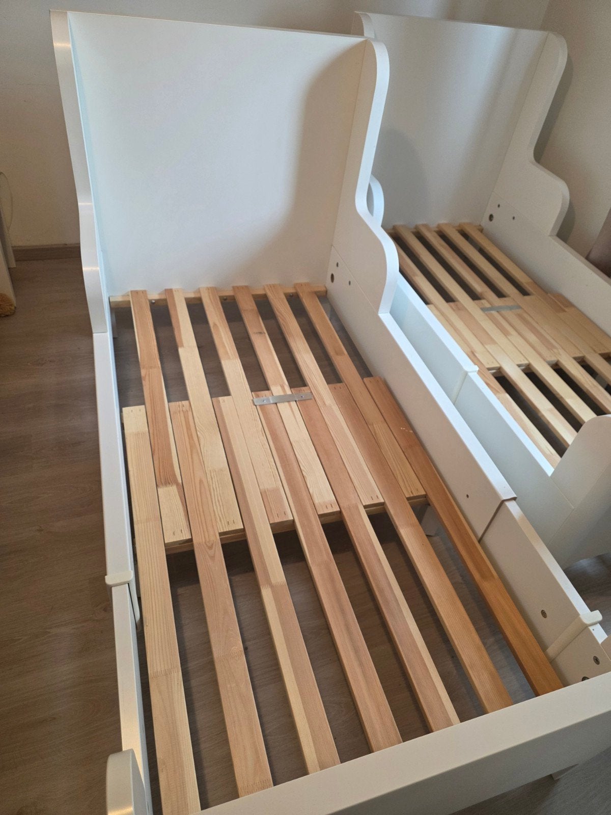 Ikea kinderbed  (BUSUNGE) 2 bedden per stuk 50 euro, Kinderen en Baby's, Kinderkamer | Bedden, Ophalen