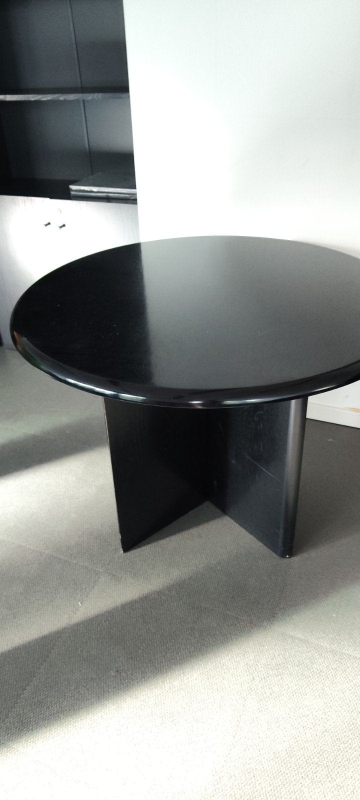 Table noir en bois, Enlèvement