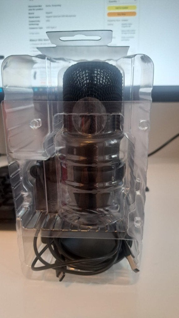 Holocaust hyperx, Enlèvement, HyperX, Microphone