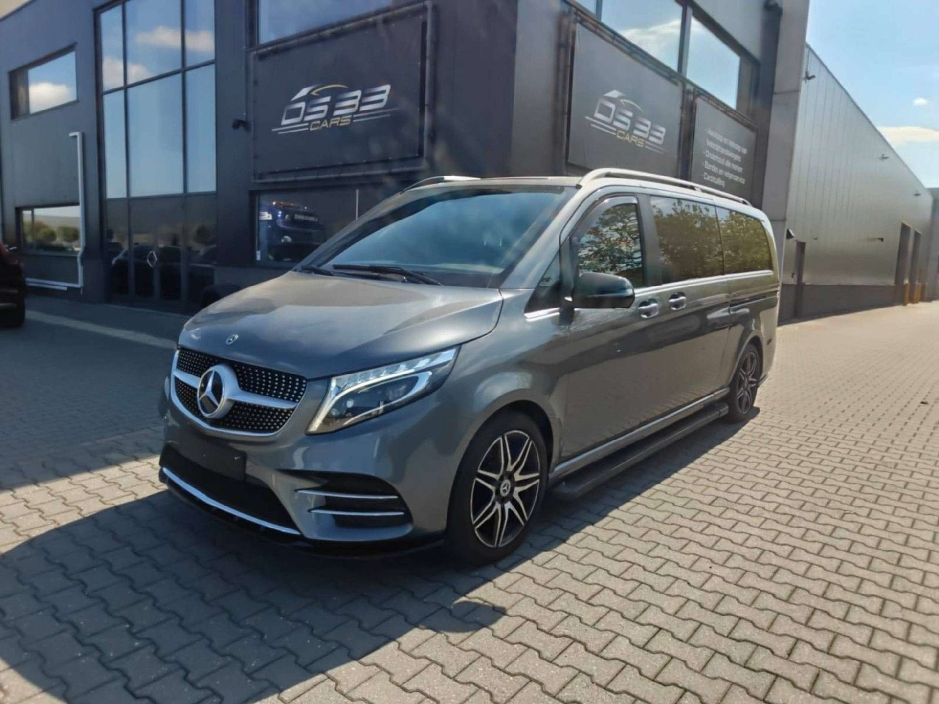 Mercedes-Benz V 300 d AMG LONG 5-zit/Elec deuren/360/AdCruis, Automaat, Dealer onderhouden, 239 pk, 4 cilinders