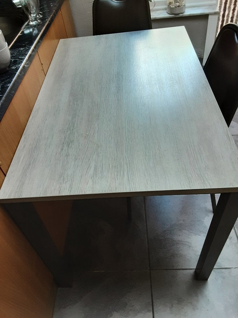 Table de cuisine robuste en aspect bois, Maison & Meubles, Moderne stijl, Quatre personnes, 50 à 100 cm, Synthétique