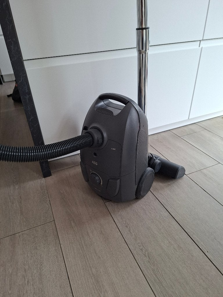 aspirateur AEG AB51A4DG, Electroménager, Enlèvement, Utilisé, Moins de 1 200 watts, Convient aux sols durs