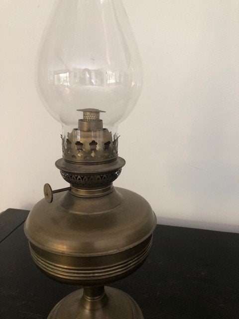 Ancienne lampe à pétrole en cuivre, cheminée en verre, Enlèvement