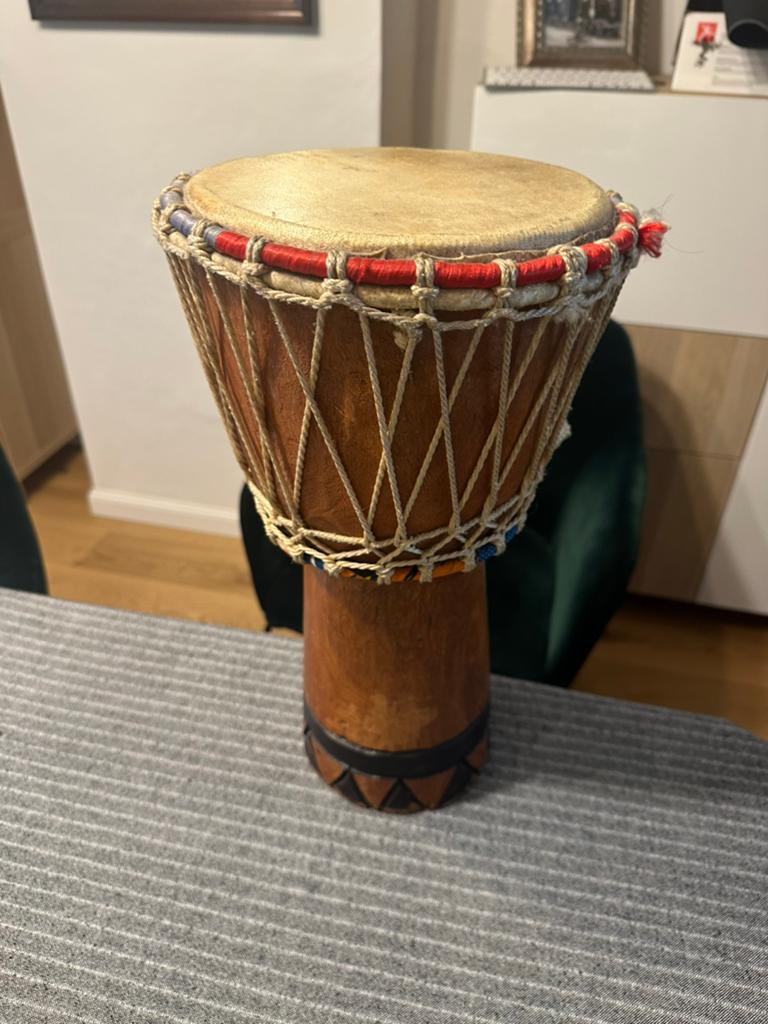 Petit djembe (20cm de diamètre), Ophalen, Gebruikt