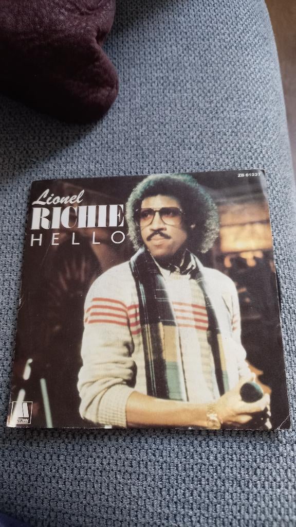 vinyl (45T) lionel richie "hello", Enlèvement, Comme neuf