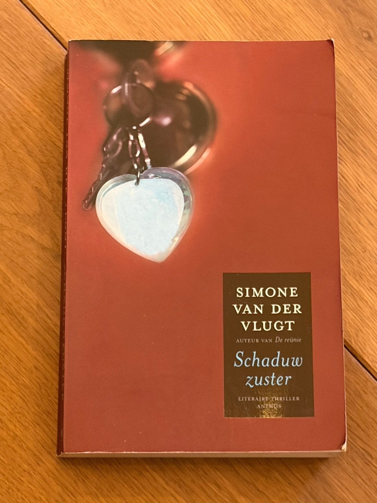 Simone van der Vlugt - Schaduwzuster, Boeken, Ophalen of Verzenden, Gelezen