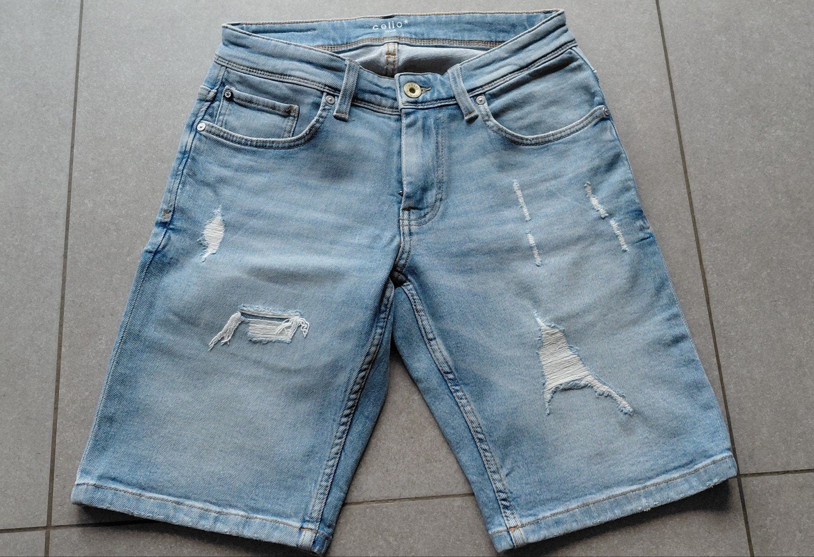 short bermuda Jean bleu Celio taille 28, Kleding | Heren, Ophalen, Blauw