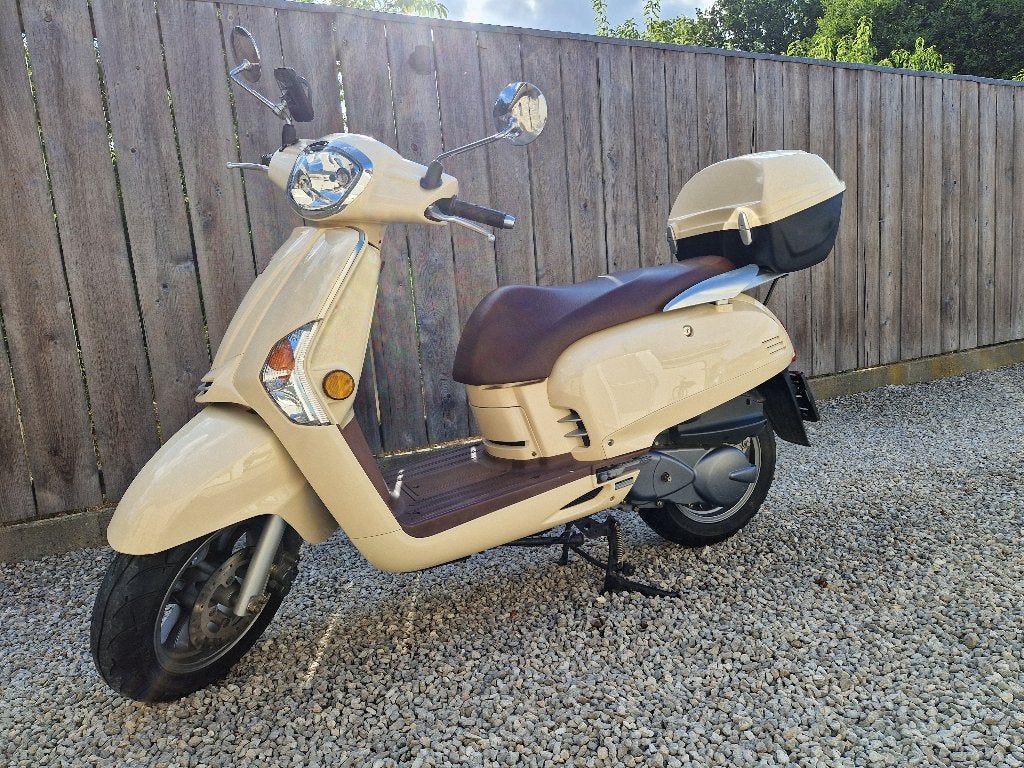 Kymco Like 125 cc te koop, Fietsen en Brommers, Scooters | Kymco, Zo goed als nieuw, Like, Benzine, Ophalen