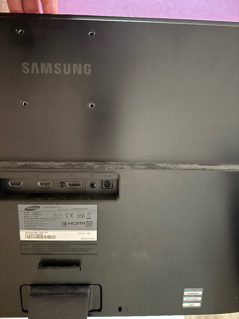 2 écrans Samsung 28" 4K UHD — 160 EUR (90 EUR chacun), Gaming, 1 à 2 ms, Connexion casque, Enlèvement
