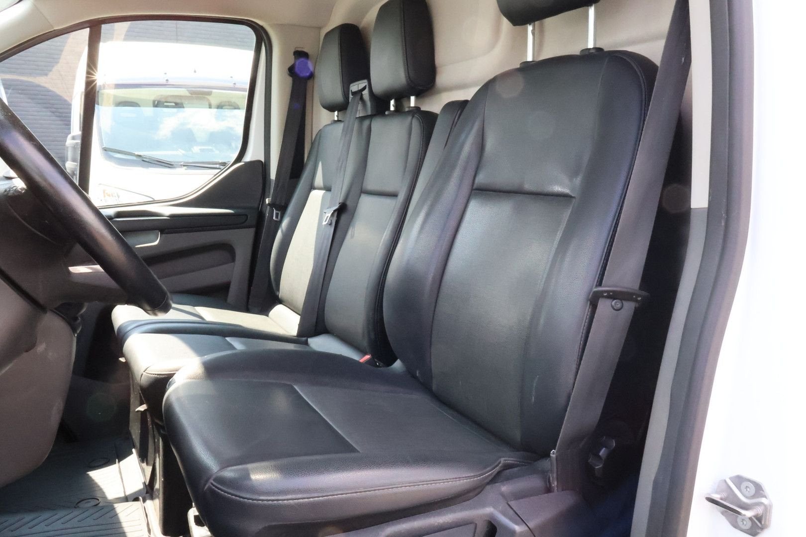 Ford Transit Custom 2.0 TDCI 170pk L2 H1 Airco Camera Trekha, Auto's, Wit, 191 g/km, 125 kW, Te koop