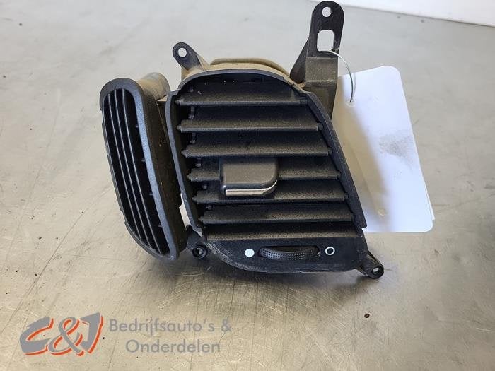 Grille aération tableau de bord d'un Iveco New Daily, -, 3 mois de garantie, Utilisé, Autres marques automobiles