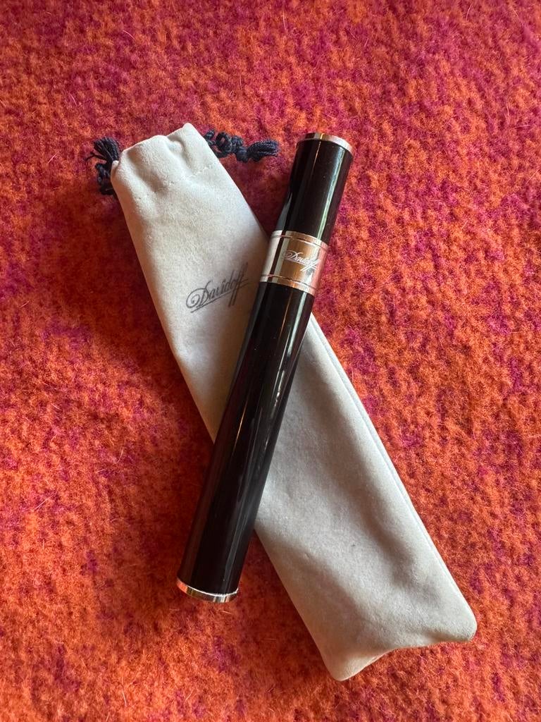 Étui à cigares Davidoff laqué noir, Collections, Articles de fumeurs, Briquets & Boîtes d'allumettes, Comme neuf, Enlèvement ou Envoi