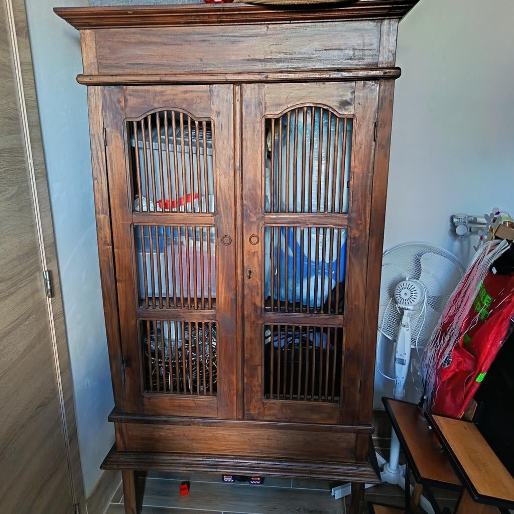 Kast in Afrikaanse stijl, Ophalen