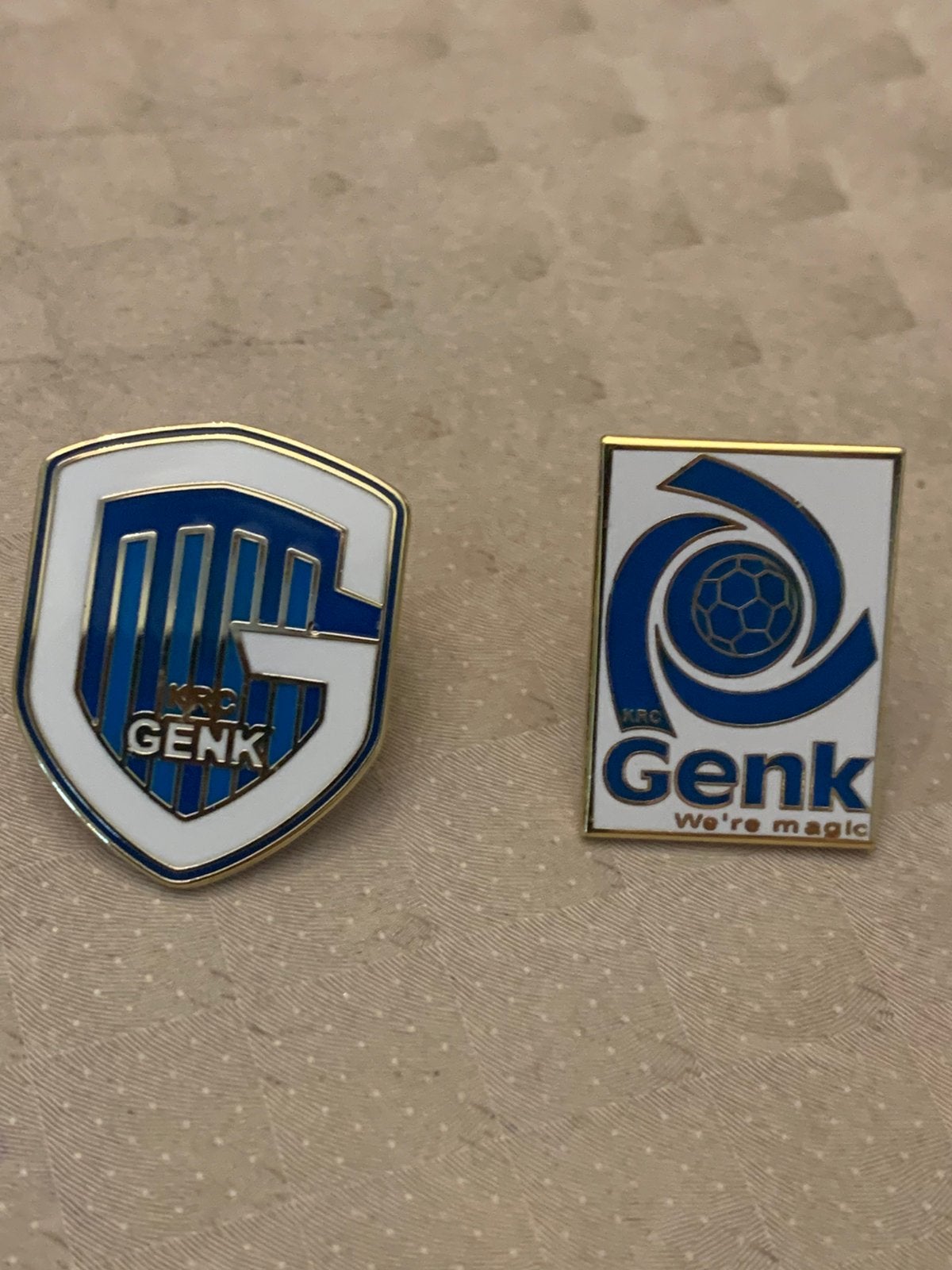 Lot de 2 épinglettes rétro du club de football de Genk, Enlèvement ou Envoi, Comme neuf