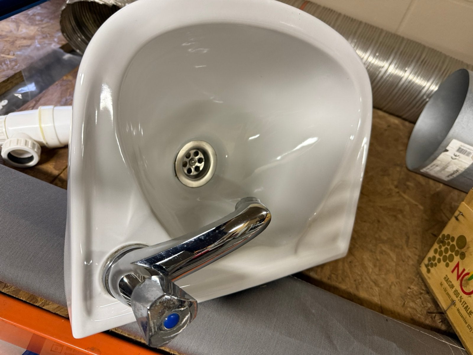Wasbak met inox kraan, Ophalen, Zo goed als nieuw, Inox, Kraan